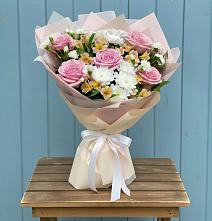 Букет цветов из:  Гвоздики, Орхидеи и Розы в Большевике Ставропольского края