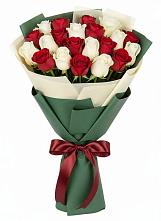 Букет Микс из красных и белых роз в Большевике Ставропольского края