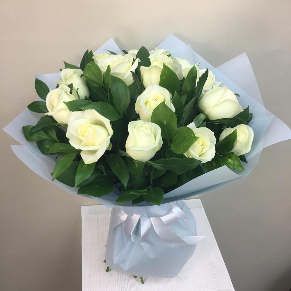 Букет 15 Белых роз Проуд в Большевике Ставропольского края