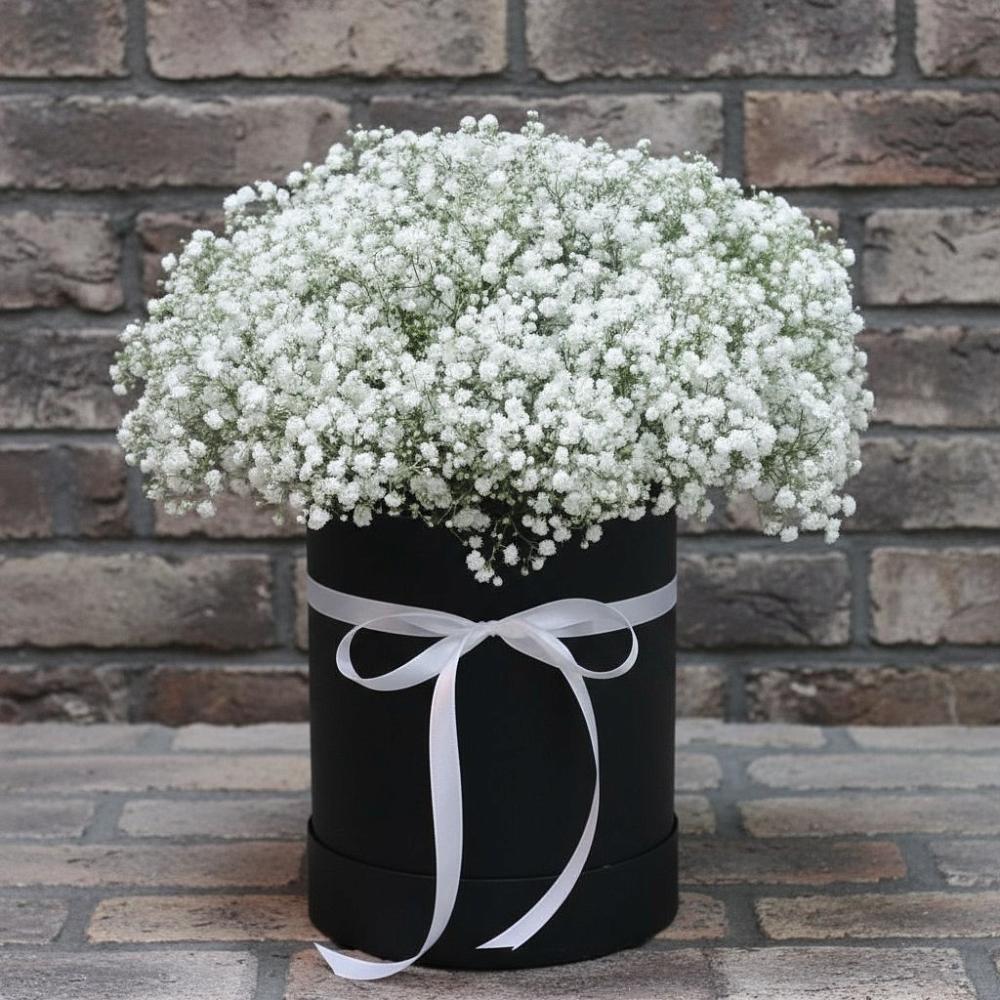 Цветочная композиция из Гипсофила в шляпной коробке в Большевике Ставропольского края