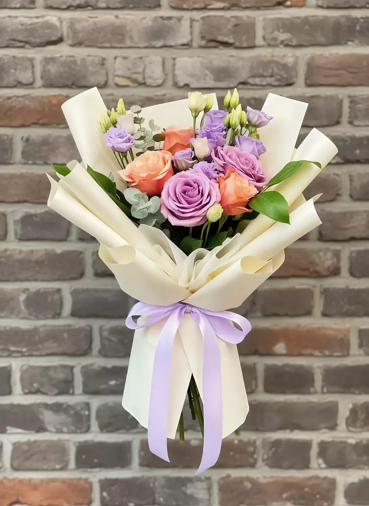 Букет цветов из: Лизиантусы и Розы в Большевике Ставропольского края