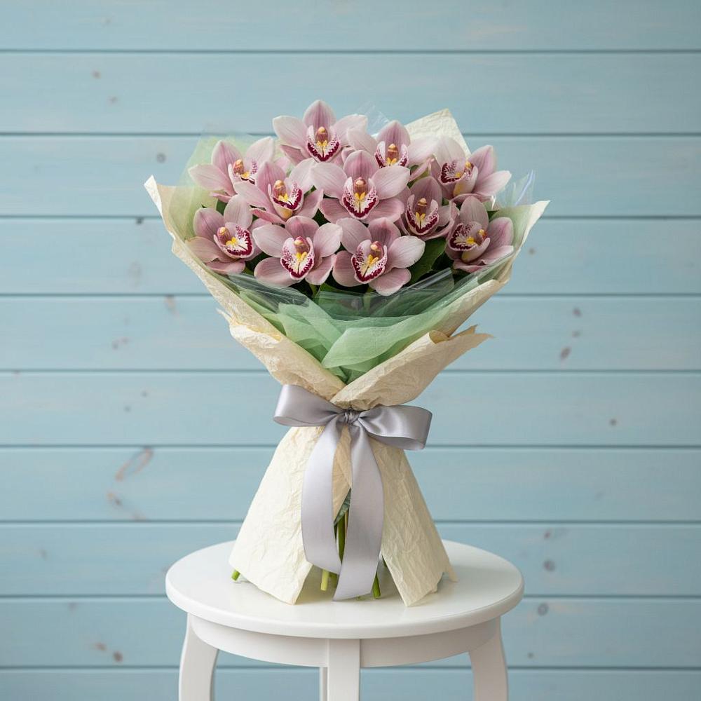 Букет цветов из: Орхидеи и Розы в Большевике Ставропольского края