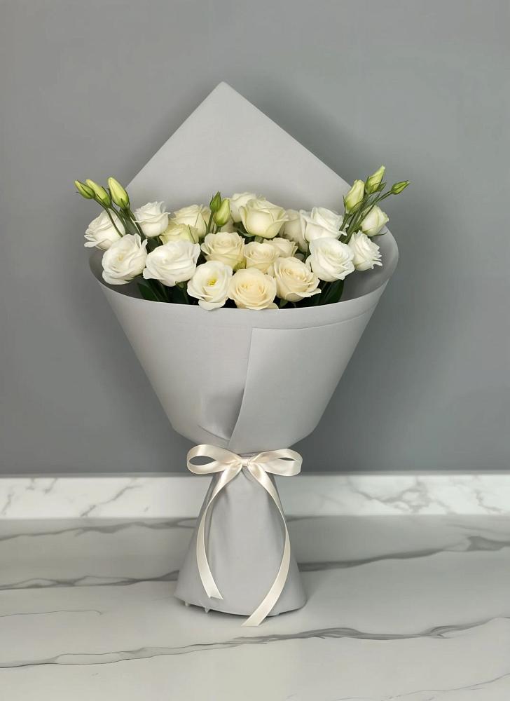 Букет цветов из: Розы и Лизиантусы в Большевике Ставропольского края