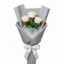 Букет 3 белые розы в Большевике Ставропольского края