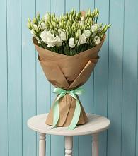 Букет цветов из:  Лизиантусы в Большевике Ставропольского края