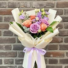 Букет цветов из:  Лизиантусы и Розы в Большевике Ставропольского края