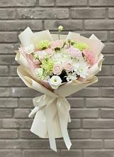 Букет цветов из:  Гвоздики, Розы, Лизиантусы и Хризантемы #REPLACE_PRED# Большевике Ставропольского края