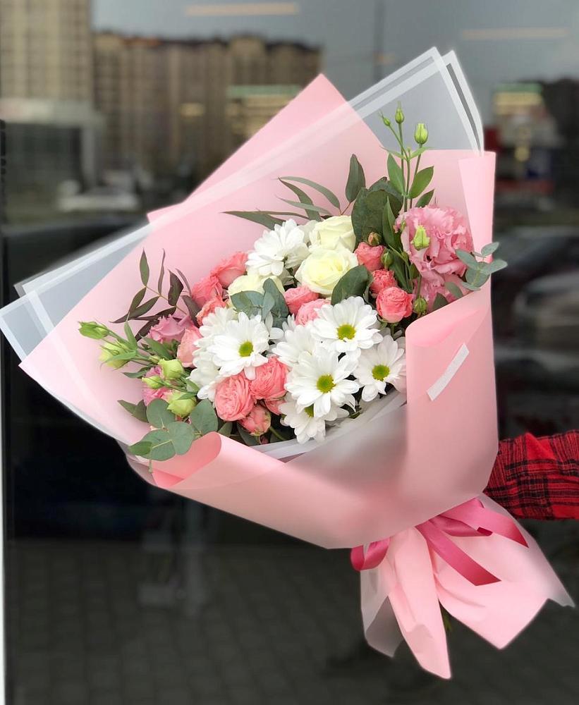 Букет нежный в Большевике Ставропольского края Букет цветов из: Розы, Лизиантусы и Хризантемы в Большевике Ставропольского края